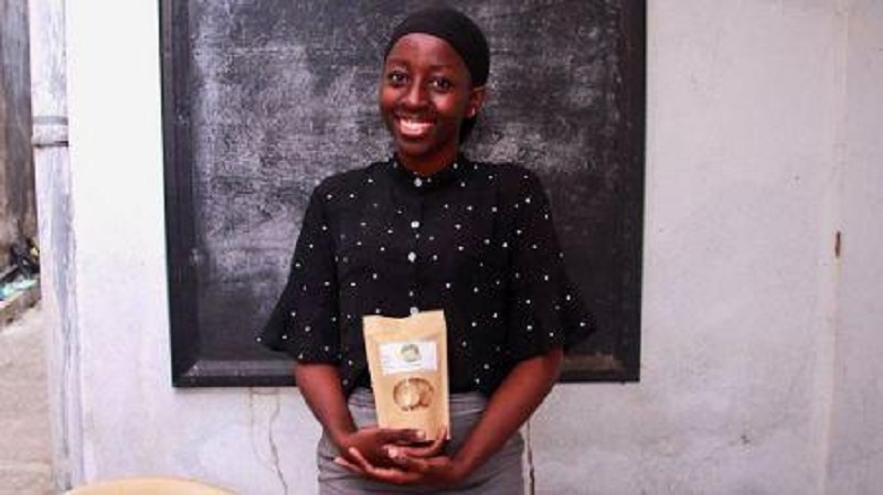 Etudiante et entrepreneure à 21 ans, l’histoire inspirante de Mariama Maguiraga et sa marque Tuber’Chips