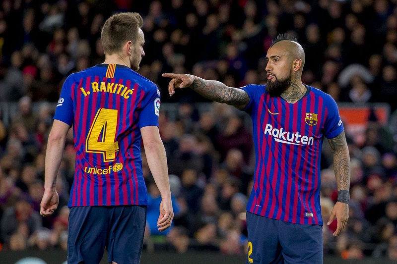 FC Barcelone : Rakitic et Vidal vers la porte de sortie ?