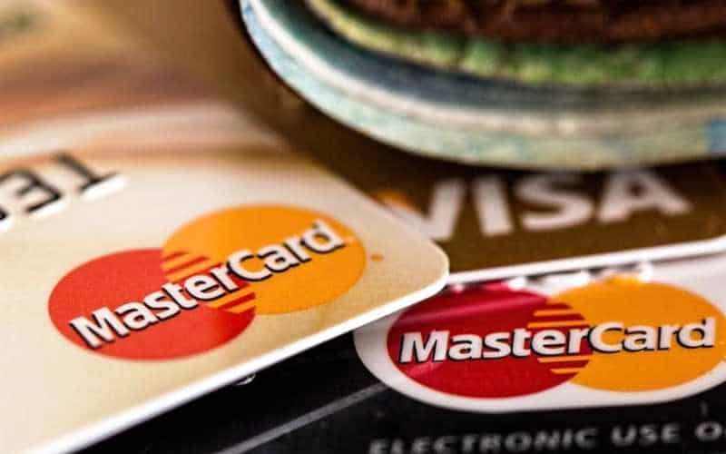 Facebook en négociation avec Visa et Mastercard pour la création de sa cryptomonnaie