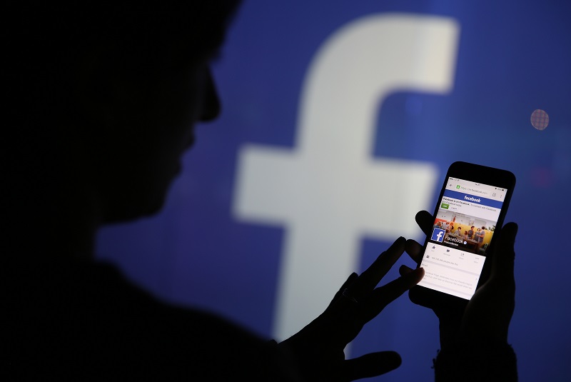 Facebook supprime des pages pro-Trump