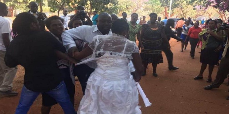 Fait divers /  une mariée gifle sa belle-mère lors de sa réception de mariage pour ce motif