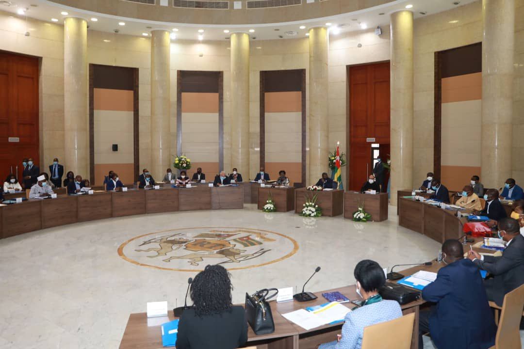 Togo / Photos : Faure Gnassingbé face au nouveau gouvernement ce lundi 12 octobre