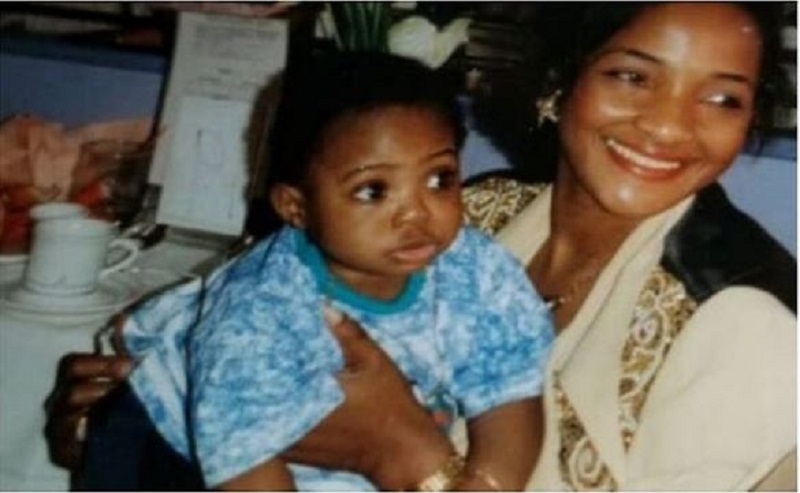 Fête des mères : Davido partage une photo d’enfance pour souhaiter une bonne fête à sa mère
