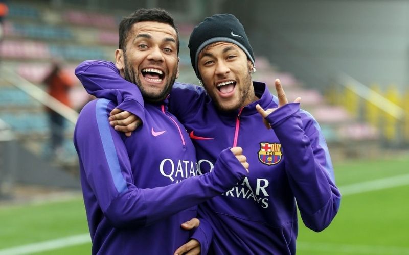 Foot : Dani Alves conseille Neymar pour son avenir