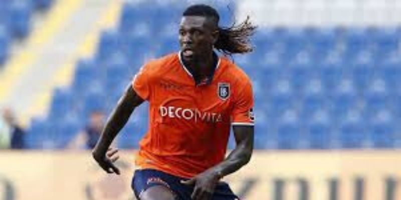 Football : Emmanuel Adebayor annonce son départ pour le Paraguay (vidéo)