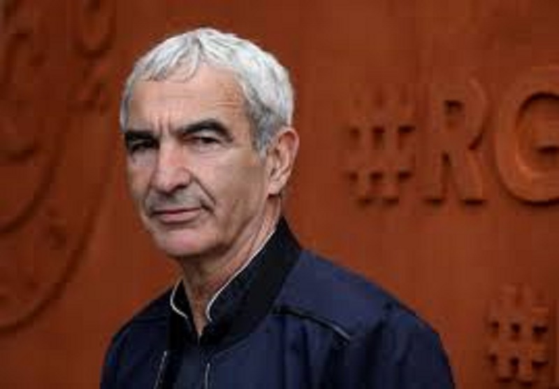 Football : Raymond Domenech accuse Édouard Philippe à cause de l’arrêt des compétitions