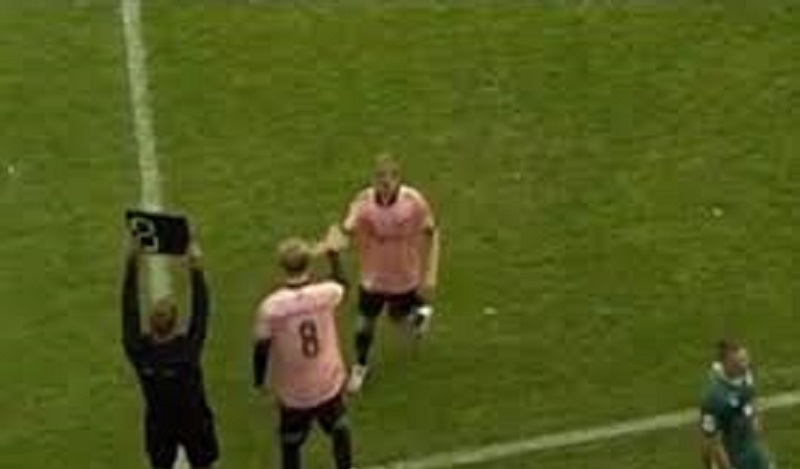 Football : il se fait remplacer après seulement 13 secondes