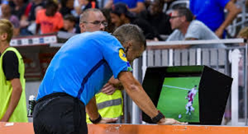Football : la VAR au cœur d’un nouveau scandale