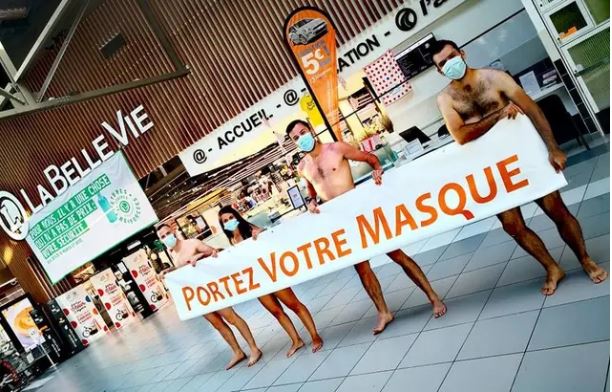 France : des employés d’un hypermarché se dénudent pour inciter au port du masque