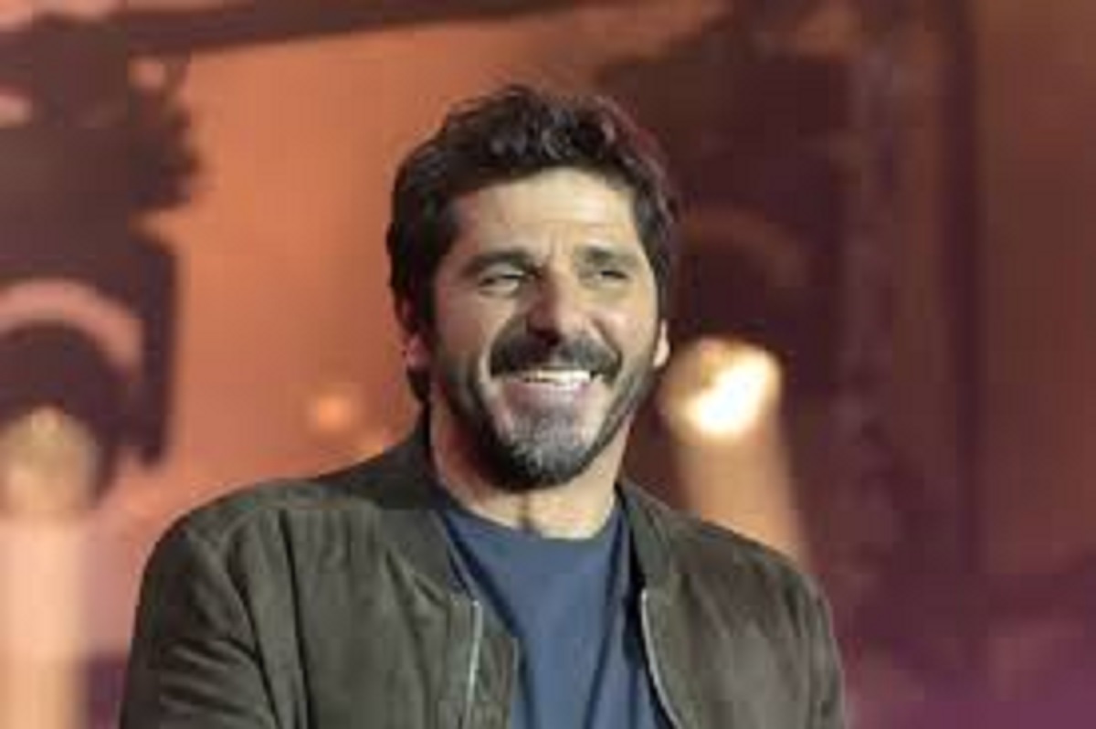 France : Patrick Fiori en béquilles ; la raison