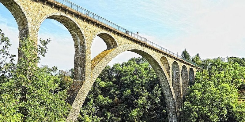 France : il tente de se suicider en sautant de 50 mètres de haut et s’en sort presque indemne