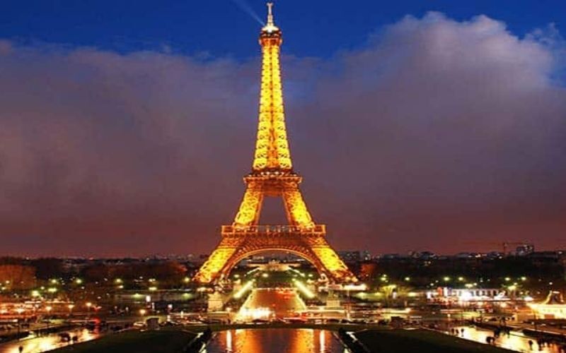 France : la réouverture de la tour Eiffel reportée