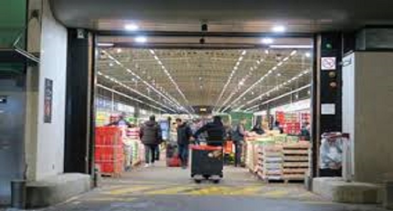 France : un bâtiment du marché de Rungis bientôt transformé en morgue en pleine pandémie
