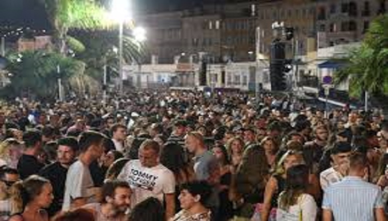 France : un concert sans distanciation fait polémique