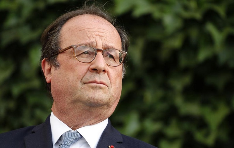 François Hollande tacle Gérald Darmanin et “son bazar de la confusion”