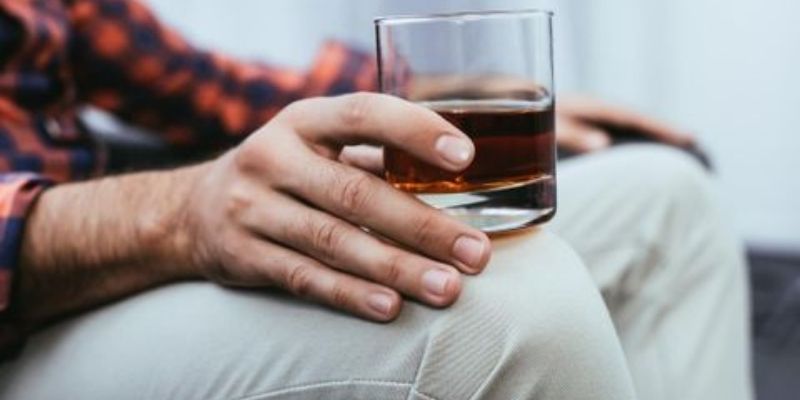 Futurs papas : voici pourquoi il faut arrêter de boire 6 mois avant la conception du bébé