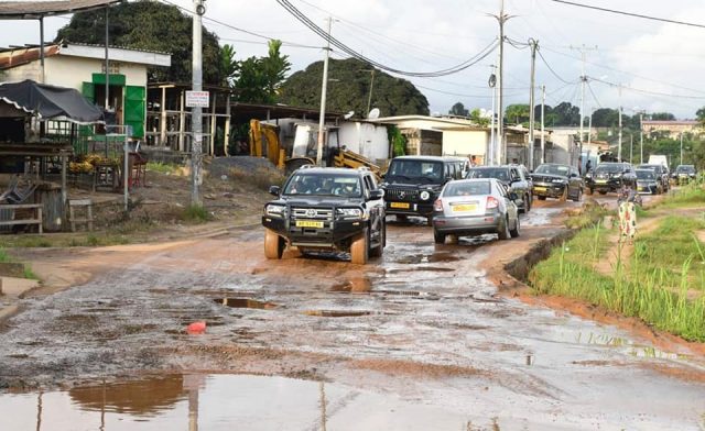Gabon / Routes délabrées : Ali Bongo en virée dans les rues de Libreville