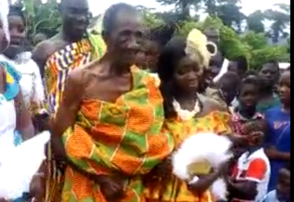 Ghana : Une jeune femme épouse un vieil homme de 97 ans ; les confidences de la mariée