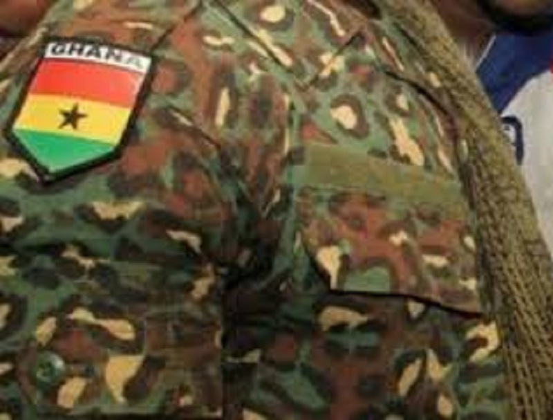 Ghana : un soldat vole un iPhone dans un magasin (vidéo)