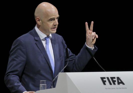 Gianni Infantino prend les rênes de la FIFA