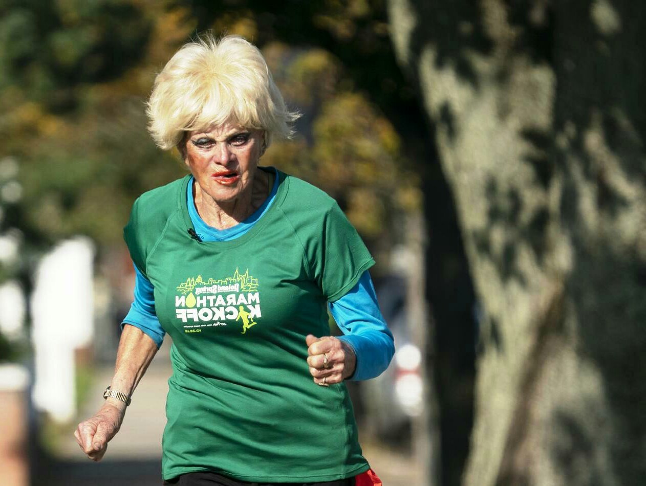 Insolite : cette mamie de 85 ans vient de boucler un marathon de plus de 42 km