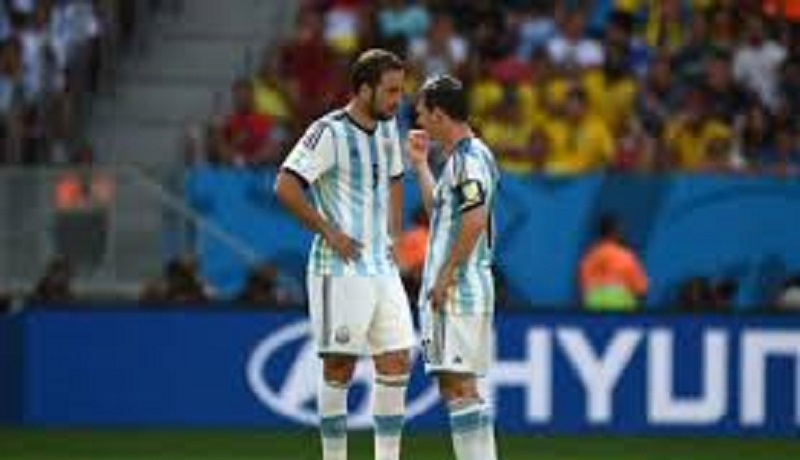 Gonzalo Higuaín prévient Messi : « la Premier League n’a rien à voir avec la Liga »