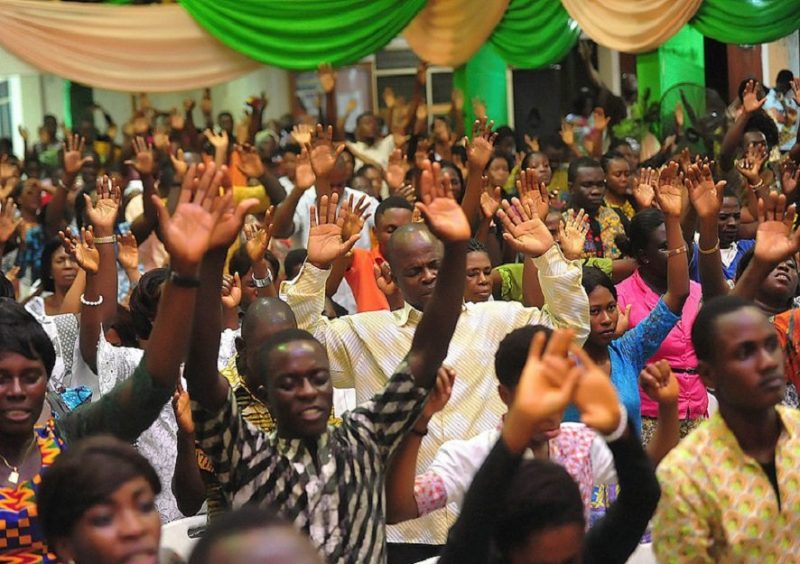 Gabon : la police encercle des églises pour empêcher la reprise des messes