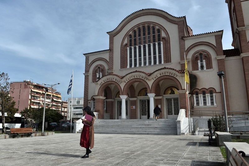 Grèce : un évêque condamné pour incitation à la violence homophobe démissionne