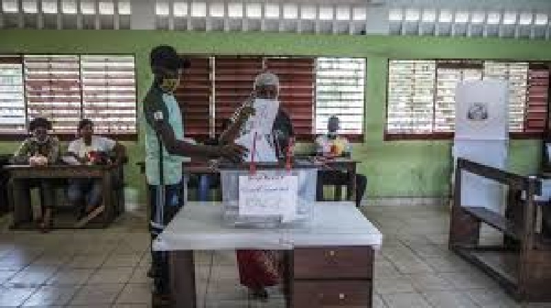 Guinée : 4 membres de la Ceni contestent la victoire d’Alpha Condé