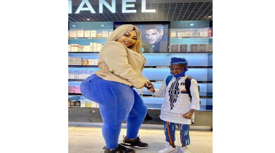 Guinée : quand Eudoxie Yao rencontre sa belle-famille !