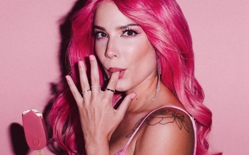 Halsey : la chanteuse s’excuse auprès de ses fans ; la raison