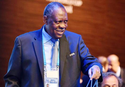 Hayatou prend les rênes de la FIFA