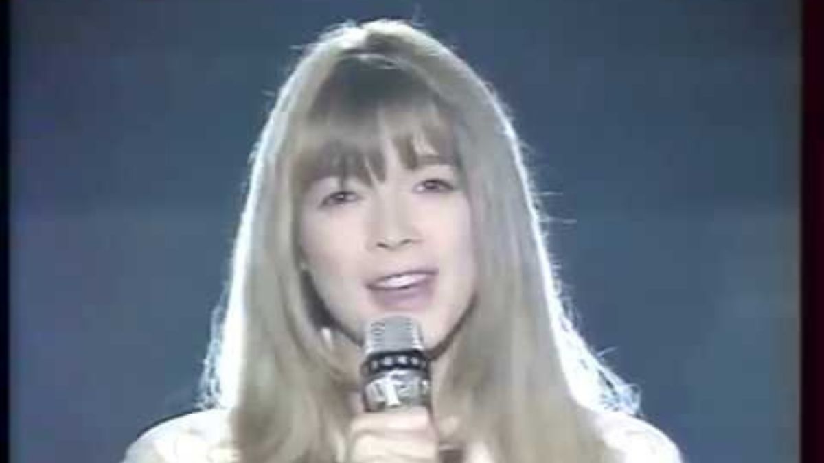 « Hélène, je m’appelle Hélène » : Hélène Rollès prépare un nouvel album !