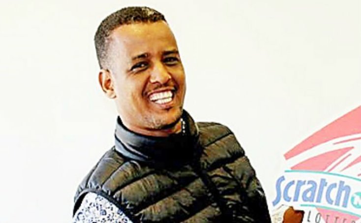 Histoire incroyable / cet Africain devient millionnaire en dollars à 28 ans grâce à un sacré coup de chance ! Mais regardez ce qu’il veut en faire