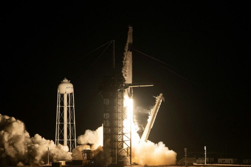 SpaceX lance sa première mission habitée « opérationnelle » avec la Nasa