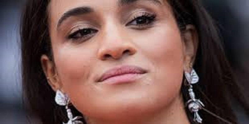 Hommage à Adama Traoré : Camélia Jordana chante qu’il est temps de « prendre les armes » (vidéo)