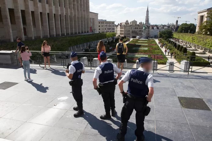 Bruxelles : Un adolescent arrêté pour avoir appelé à l’émeute