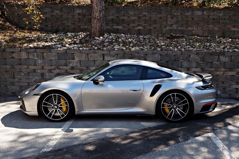 Il achète une Porsche 911 Turbo avec un faux chèque de banque