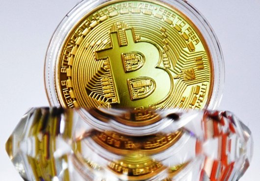 Il devient millionnaire grâce au bitcoin et distribue sa fortune