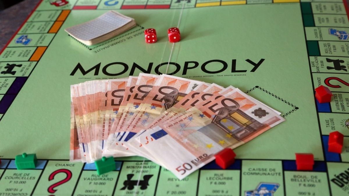 Il échappe de près à la prison à cause des billets de Monopoly « trop vrais »