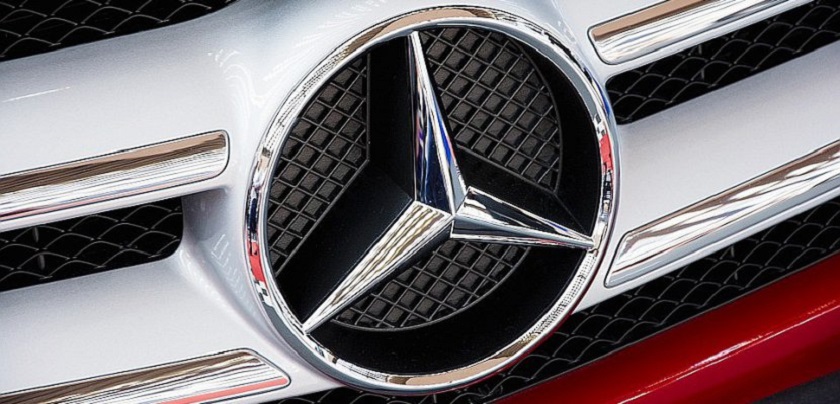 Il essaye une Mercedes chez le vendeur de voitures… et s’enfuit  avec