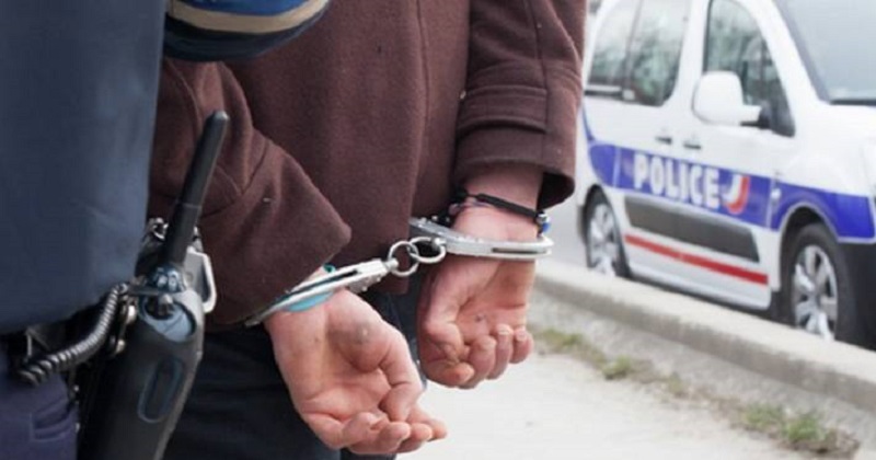 Il léchait les pieds de ses victimes