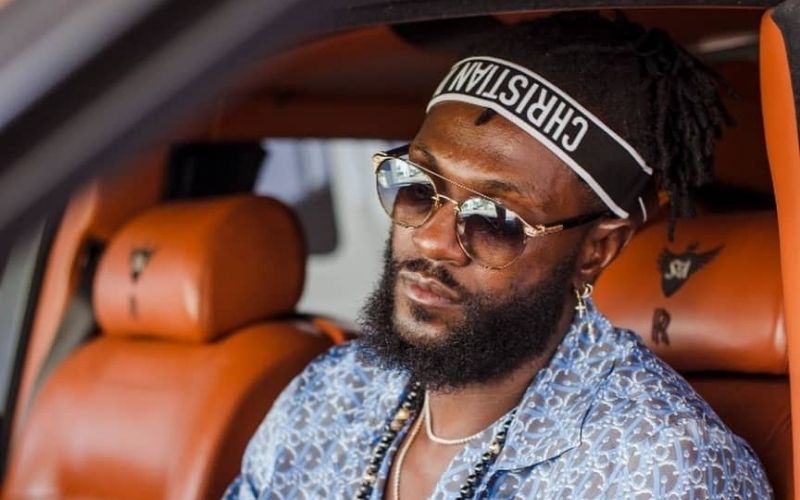 La chanson de Santrinos « Monica » remixée par Adebayor (vidéo)