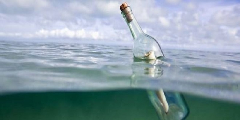 Il reçoit en 2020 une réponse à une bouteille jetée à la mer en 1993