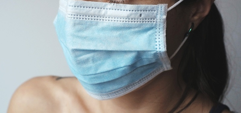 Covid-19 : 9 erreurs à éviter quand on porte un masque pour se protéger