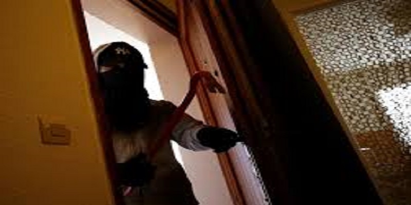 Il retient chez lui à mains nues le malfrat qui tentait de le cambrioler