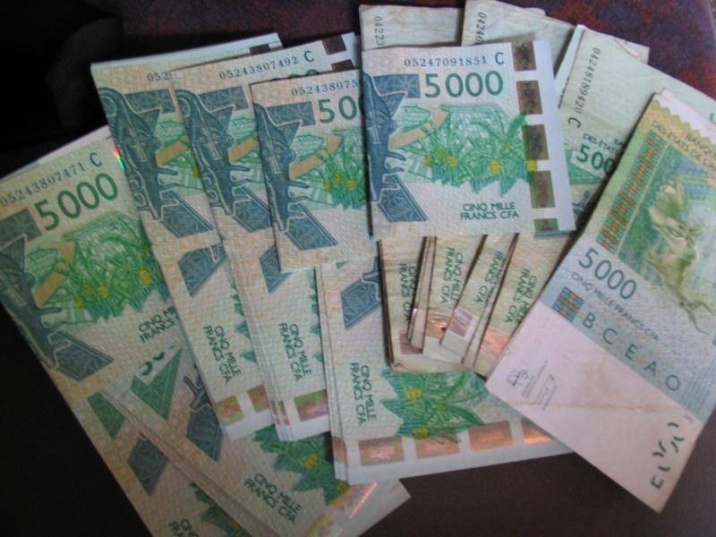 Il retrouve son portefeuille contenant 1 million de Fcfa, 2 ans après l’avoir perdu dans un bar