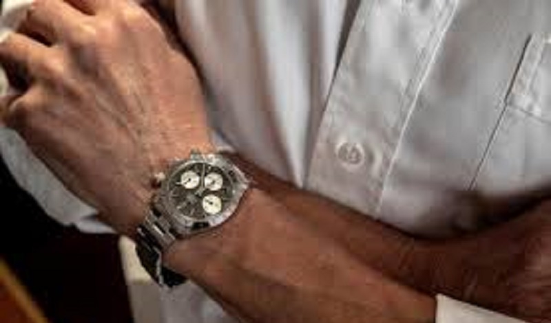 Il se fait arracher sa montre valant 164 millions de fcfa