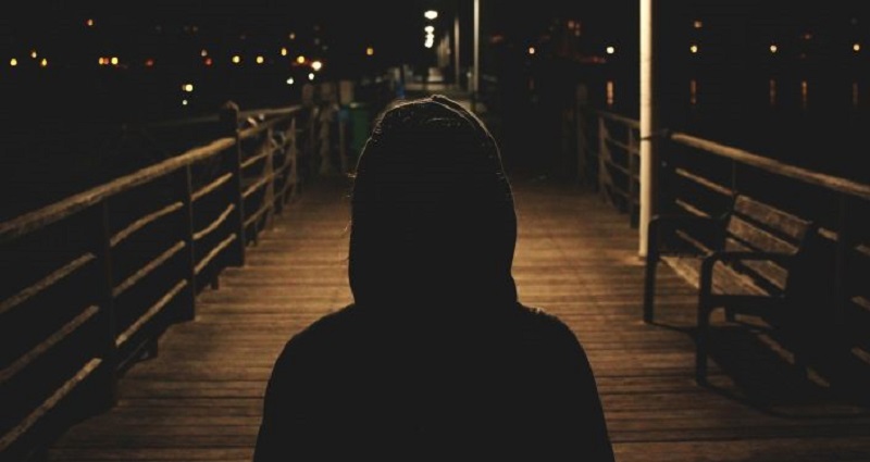 Il s’introduit, en pleine nuit, chez une policière et l’agresse se3uellement