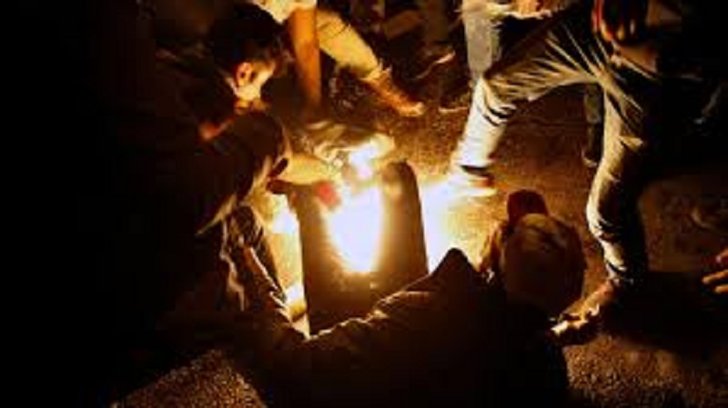 Il tente de s’immoler par le feu en pleine manifestation